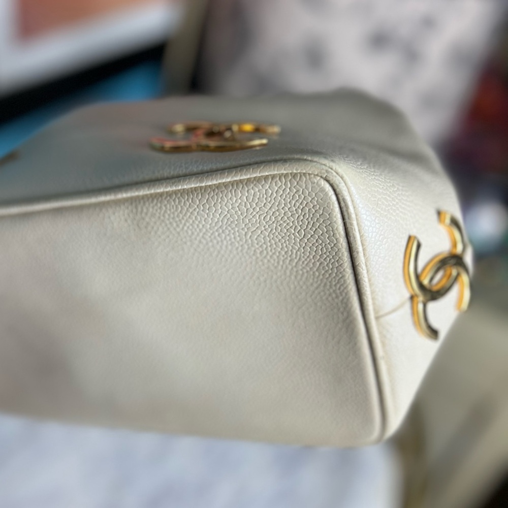 RARE White/Cream Chanel Caviar Leather Bucket Bag Triple CC Gold - Picture 8 of 16